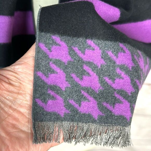 NWOT CHELSEY by Joseph Brushed Silk
Scarf Purple Gray Black Houndstooth Unisex - Picture 6 of 7